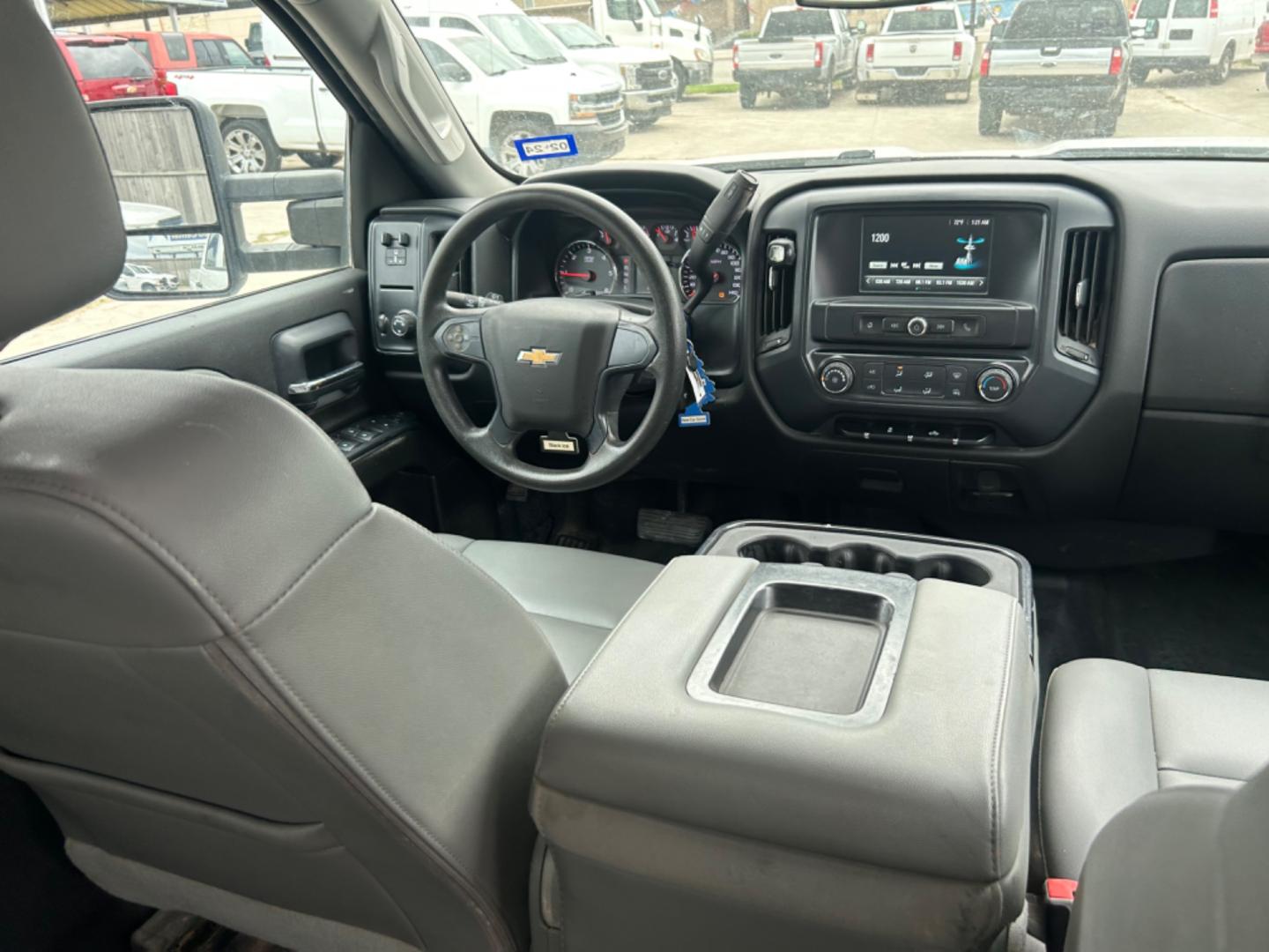 2019 White Chevrolet Silverado 2500HD Work Truck Double Cab 4WD (2GC2KREG7K1) with an 6.0L V8 OHV 16V engine, 6A transmission, located at 1687 Business 35 S, New Braunfels, TX, 78130, (830) 625-7159, 29.655487, -98.051491 - Photo#5